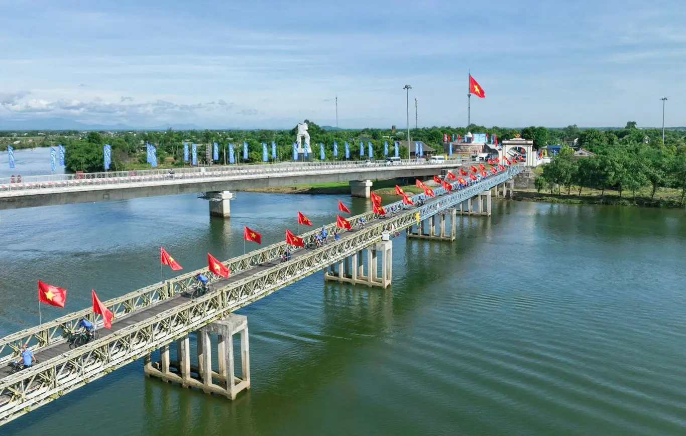 The Hien Luong Bridge spanning the Ben Hai River at the 17th parallel, symbolizing the division between North Vietnam and South Vietnam during the war era.
